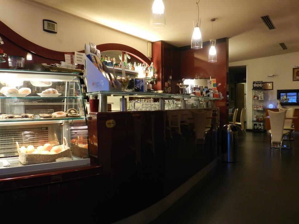 צ'יטדלה Locanda Trattoria Caffe Cavour מראה חיצוני תמונה