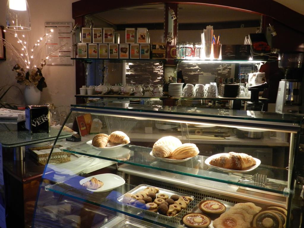 צ'יטדלה Locanda Trattoria Caffe Cavour מראה חיצוני תמונה
