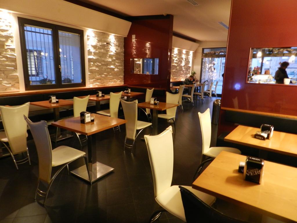 צ'יטדלה Locanda Trattoria Caffe Cavour מראה חיצוני תמונה